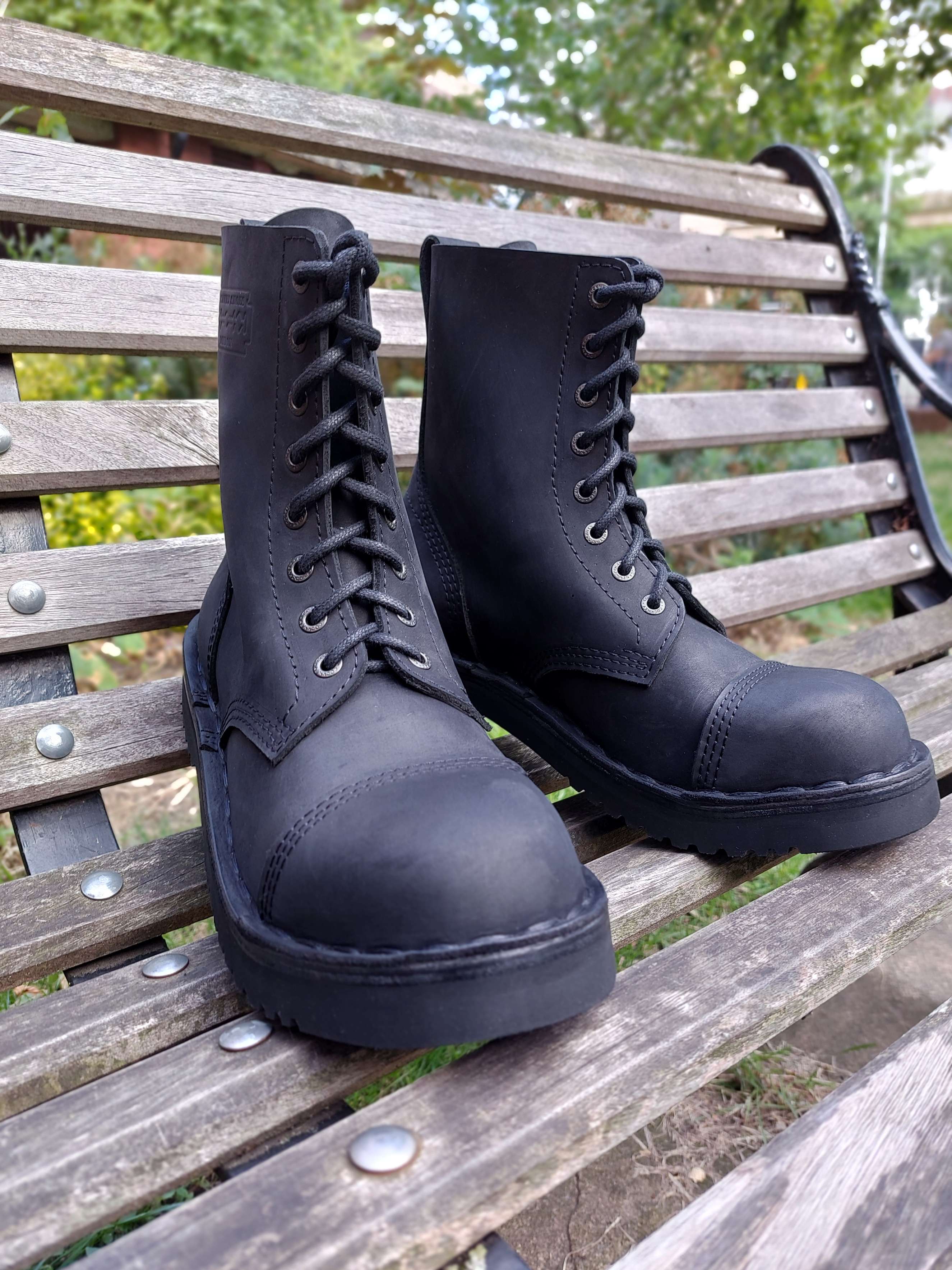 Cockney boots 8 black crazy horse leather Pat